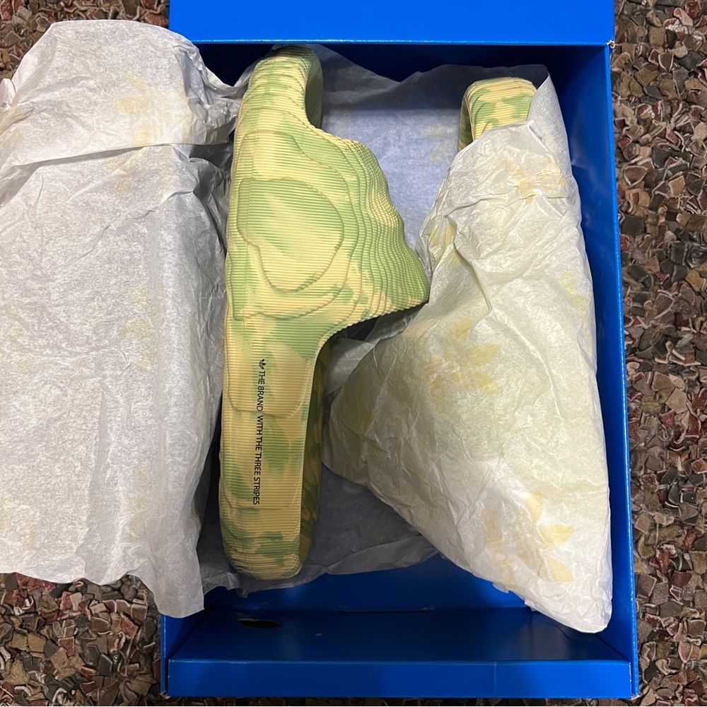 **SOLD** ADIDAS ADILETTE SLIDES